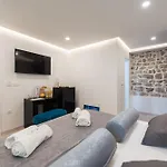 10 Heritage Apartment
