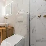 10 Heritage Apartment *